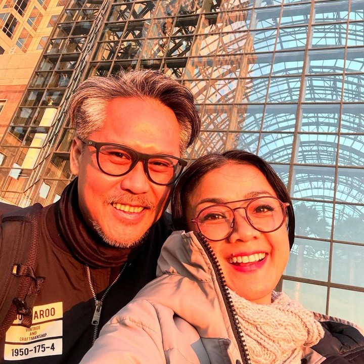 <p>Pasangan yang dikaruniai dua orang anak ini juga memiliki hobi yang sama, yakni berolahraga. Diketahui, keduanya sering menghabiskan waktu bersama untuk lari maraton. (Foto: Instagram @nirinazubir_ dan @ernest_cokelat)<br /><br /><br /></p>