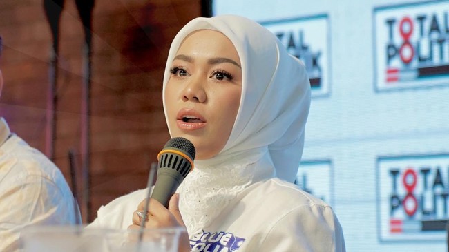 Ketua DPP PAN Zita Anjani mengingatkan masyarakat tak jadi lengah, karena kecurangan masih bisa terjadi hingga nanti hasil akhir penghitungan suara diumumkan.