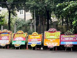 Unggul Versi QC, Rumah Prabowo Dibanjiri Karangan Bunga Ucapan Selamat