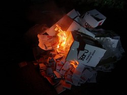 Caleg PSI Serang Tetangga gegara Kalah hingga Belasan TPS Dibakar Warga