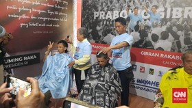 Relawan Prabowo-Gibran Jatim Cukur Gundul Selebrasi Hasil Quick Count