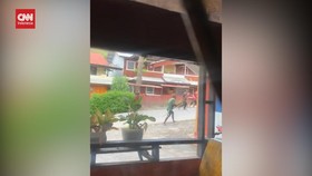 VIDEO: Berebut Suara, Massa Pendukung Caleg Puncak Jaya Saling Panah
