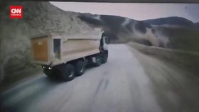 VIDEO: Detik-detik Truk Menghindar dari Tambang Longsor di Turki