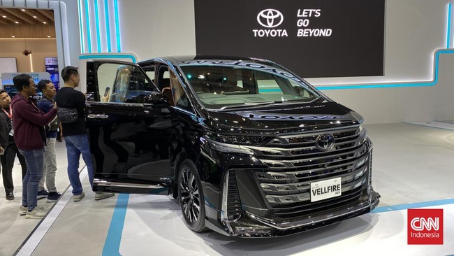 Vellfire Hybrid mengusung platform Toyota New Global Architecture (TNGA) GA-K. Mobil ini punya dimensi panjang 4.995 mm, lebar 1.850 mm, dan tinggi 1.935 mm.