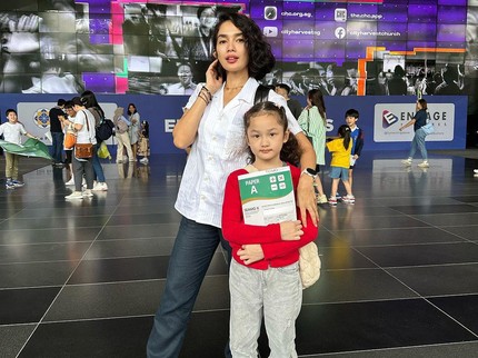 Bangga! 7 Potret Anak Artis Ikut Lomba di Luar Negeri, Ada Putri Ussy Sulistiawaty