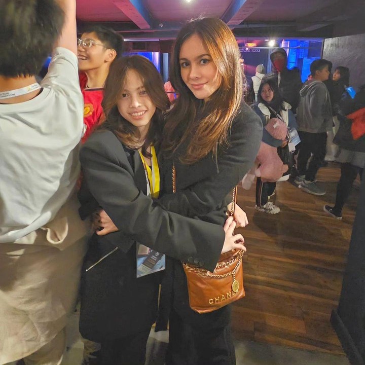 <p>London anak Wulan Guritno pernah berkompetisi di Tournament Of Champions dan berkesempatan untuk mendapatkan beasiswa di Universitas Yale. Wulan pun memberikan pujian pada sang putri. "Dia sudah dewasa. Gadisku yang cantik luar dan dalam, cerdas, dan jenaka, bukan gadis yang masih bayi. Setelah semua kerja keras, sudah waktunya untuk SCHOLAR'S BALL," ungkap Wulan. (Foto: Instagram: @wulanguritno)</p>
