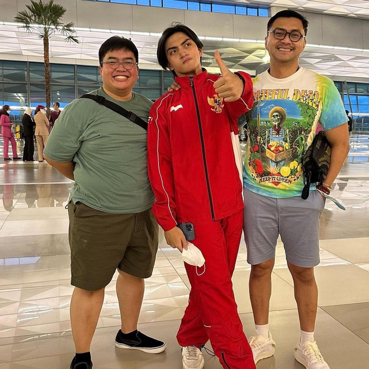 <p>Arka putra Anjasmara pernah berlomba <em>hockey</em> mewakili Indonesia ke Mongolia, Bunda. Sang Ayah pun memberikan dukungan padanya melalui laman Instagram. "Semoga berhasil <em>big boy</em>,<em> @aruckermans and the ice Hockey National Team for WC division IV</em> Mongolia. Lakukan yang terbaik, tetap berhati-hati dan tetap sehat," ungkapnya. (Foto: Instagram: @anjasmara)</p>
