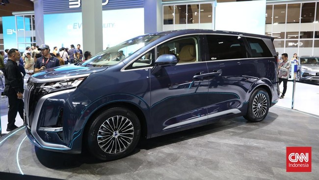 Denza D9 kali pertama dikenalkan di Indonesia pada pameran otomotif Indonesia International Motor Show, Februari 2024 di Kemayoran, Jakarta