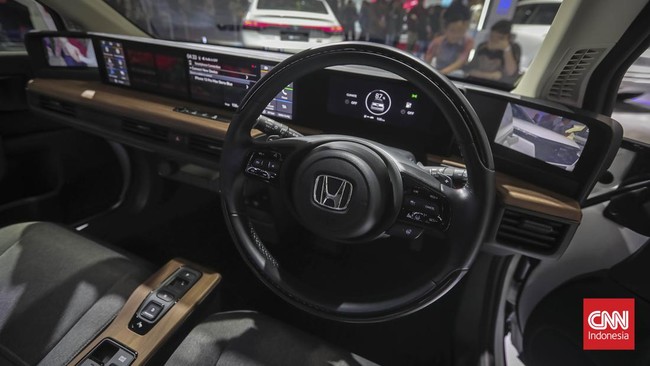 FOTO: Deretan Mobil Listrik di IIMS 2024