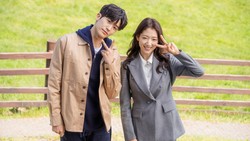 Lirik Lagu Love Is Ost. Doctor Slump - Dayoung WJSN ft Eden