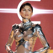 Kumpulan Gaya Futuristik Zendaya Selama Premiere Dune: Part II, Mana yang Paling Viral?