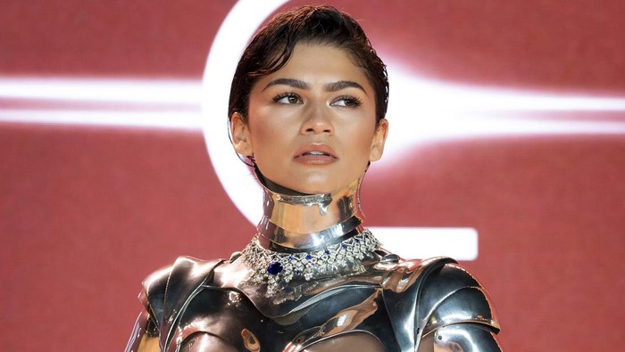 Kumpulan Gaya Futuristik Zendaya Selama Premiere Dune: Part II, Mana yang Paling Viral?