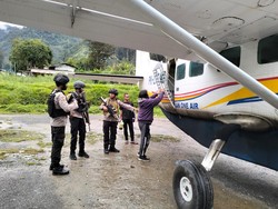 Polda Papua Duga OTK Tembak Pesawat Asian One di Puncak Terkait Pileg