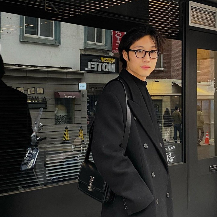 <p>Drama Korea<em> Knight Flower</em> tengah menjadi tontonan populer. Serial yang meraih rating tinggi ini dibintangi oleh Lee Jong Won, aktor tampan berusia 29 tahun. (Foto: Instagram @wonjong_)</p>