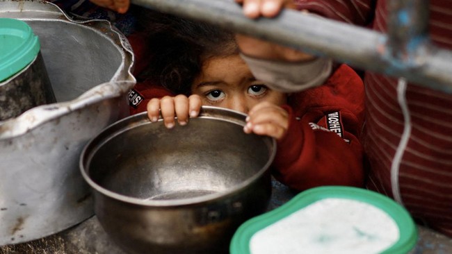 Kementerian Kesehatan Gaza laporkan total anak yang meninggal akibat kurang gizi dan dehidrasi bertambah jadi 10 orang per Jumat (1/3).