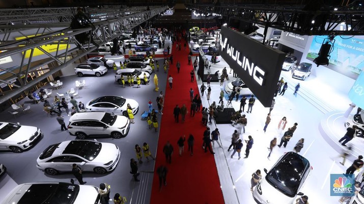 Pameran Indonesia International Motor Show (IIMS) 2024 digelar di JIExpo Kemayoran, Jakarta Pusat, pada 15-25 Februari. (CNBC Indonesia/Tri Susilo)