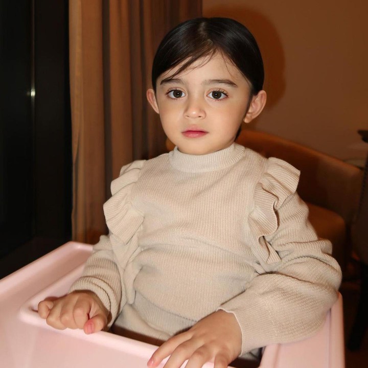 <p>"Cantiknya Barbie-nya Papa," ungkap seorang netizen dengan emotikon hati. "Barbie ini mah," kata netizen lainnya kala melihat potret Guzel. (Foto: Instagram: @guzelimalisyakieb)</p>