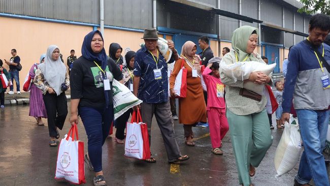 Terkuak, Ini Alasan Bantuan Beras Jokowi Tidak Dari Mensos Risma