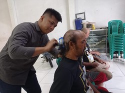 Penuhi Nazar, Pendukung Prabowo-Gibran di Ponorogo Kompak Cukur Gundul