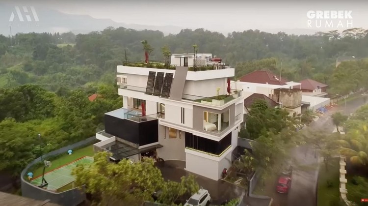 rumah verrell bramasta