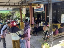Honor Belum Cair, Ratusan Petugas KPPS di Kalsel Geruduk Kantor Lurah