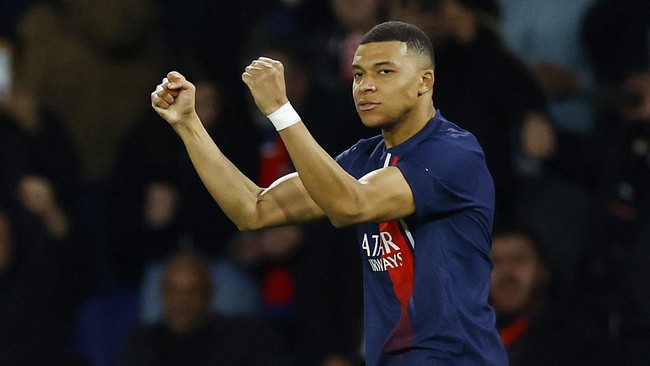 Kylian Mbappe dilaporkan sudah meminta izin pergi dari PSG di akhir musim. Kini, bintang Prancis itu tinggal memilih gabung ke Real Madrid atau Arsenal.