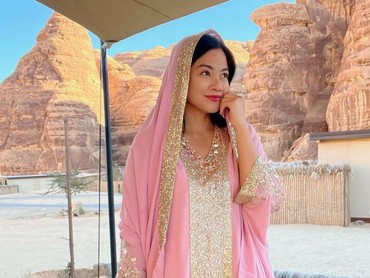 Potret Titi Kamal Liburan ke Al Ula Usai Umrah bareng Christian Sugiono