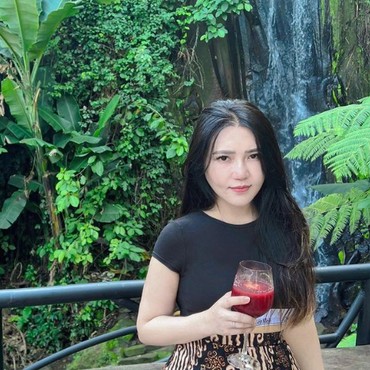 Tetangga Bongkar Fakta Mengejutkan soal Via Vallen: Sedari Kecil Disuruh...