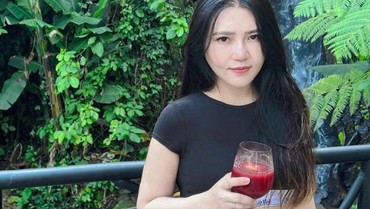 img-title Tetangga Bongkar Fakta Mengejutkan soal Via Vallen: Sedari Kecil Disuruh...