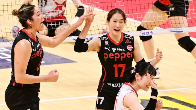 AI Peppers mencetak tiga rekor baru saat mengalahkan Red Sparks pada pertandingan Liga Voli Korea, Rabu (13/3).