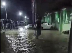 Hujan Deras, Sejumlah Titik di Surabaya Barat Terendam Banjir