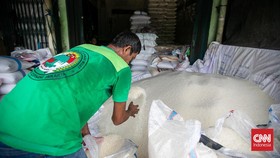 Jokowi Lanjutkan Bansos Beras hingga Desember, Bapanas Hindari Impor