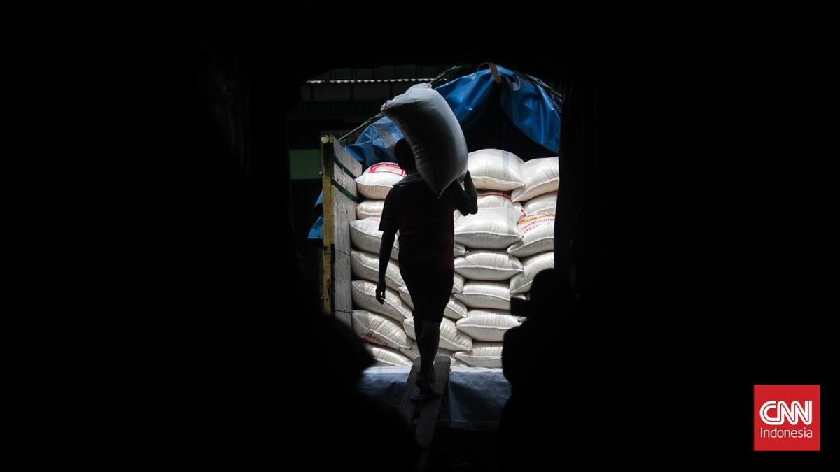 Teriak Pedagang Pasar Cipinang \'Mati\' Tergilas Beras Oplosan