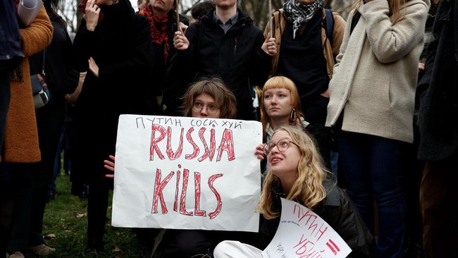 FOTO: Solidaritas Kematian Alexei Navalny dari Penjuru Eropa