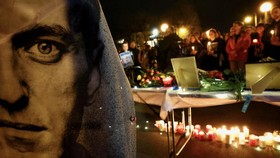 FOTO: Solidaritas Kematian Alexei Navalny dari Penjuru Eropa
