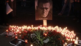 Lebih dari 400 Orang Ditahan dalam Solidaritas Kematian Navalny