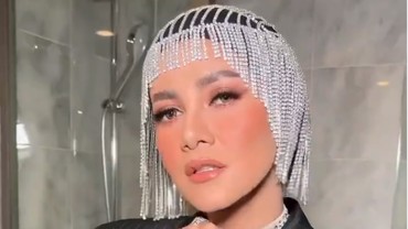 Olla Ramlan Jawab Rumor Kedekatan dengan Herjunot Ali & Reza Rahadian