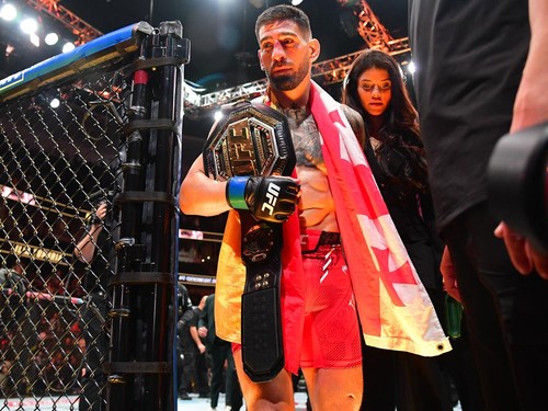 Hasil UFC 317: Topuria Menang KO Atas Oliveira, Juara Kelas Ringan UFC