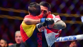 Hasil UFC 308: Buat Holloway KO, Topuria Sukses Pertahankan Gelar