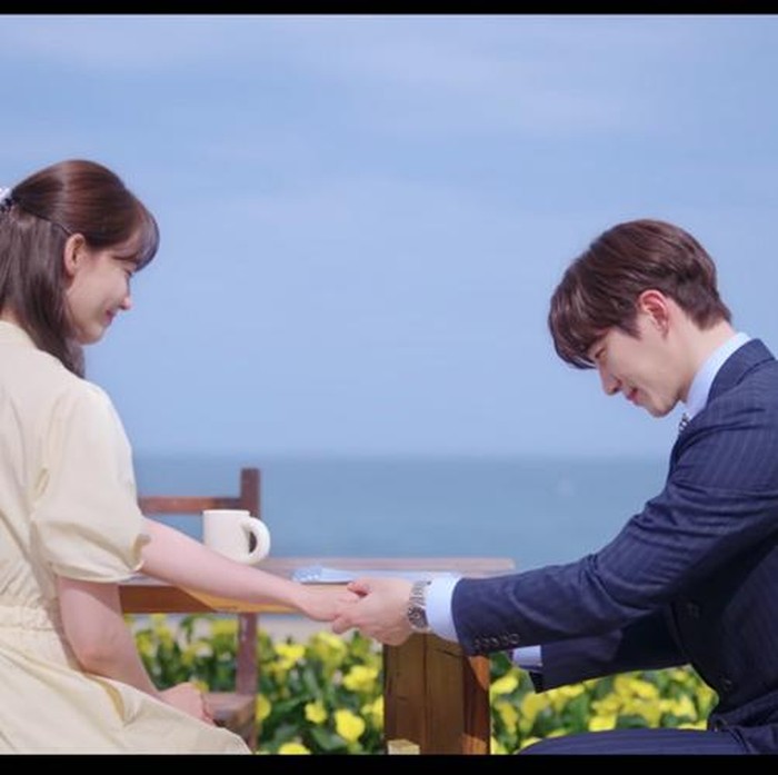 Gu Won melamar Cheon Sa Rang di King the Land./Foto: JTBC