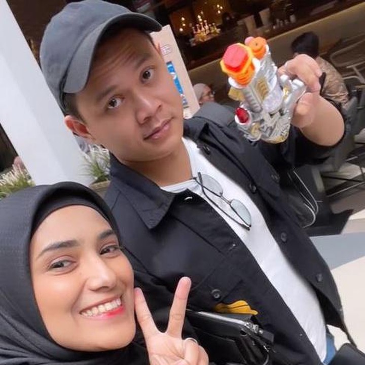 <p>Sejak dipersunting Iqbal, Nadya sering membagikan momen kebersamaan dengan suaminya itu, Bunda. Sang suami yang aktif di media sosial juga kerap mengunggah momen romantis dengan istrinya. (Foto: Instagram @nadyamustikarahayu/ @iqbalfitrahr)</p>