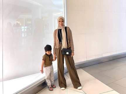 5 Potret Terbaru Nadya Mustika usai Menikah Lagi, Pose Bareng Anak Disebut Makin Cantik