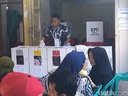 Kotak Suara Dibuka Lebih Awal gegara Pemilih Keburu Kerja, 1 TPS Tegal PSU