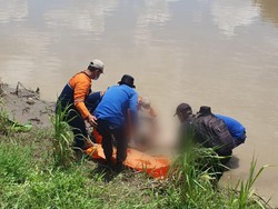 Gempar! Mayat Pria Terikat Balok Beton di Sungai Serayu Purbalingga