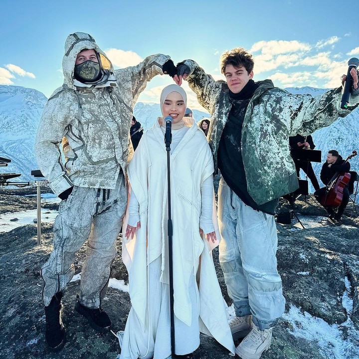 <p>Lagu <em>Who I Am</em> merupakan karya terbaru Putri yang berkolaborasi dengan Alan Walker dan Peder Elias. Sebelum video klip dibuat, lagu telah dirilis dan menyita perhatian banyak orang. (Foto: Instagram @alanwalkermusic)</p>