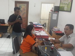 Staycation bareng Pacar Pakai Uang Perusahaan, Berujung di Kantor Polisi