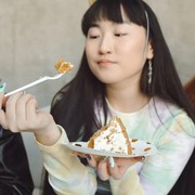 Lelah Punya Kulit Berjerawat? Hindari 5 Makanan Ini Demi Kulit Sehat dan Bebas Jerawat