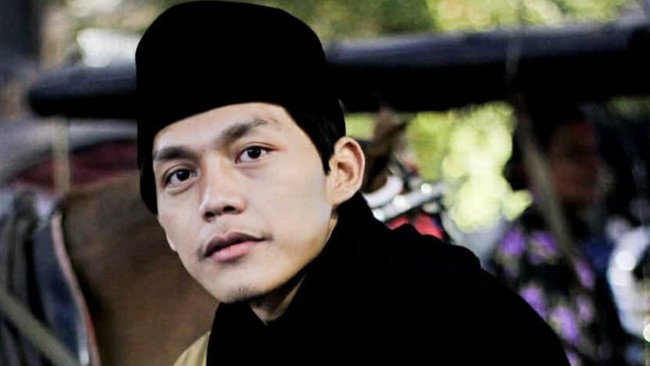 TNI AD buka suara soal video viral yang memperlihatkan sejumlah orang berseragam loreng tengah mengawal pendakwah muda NU Gus Iqdam.