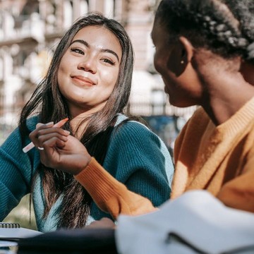Capek Tanpa Alasan? Mungkin Kamu Sedang Dikelilingi 'Energy Vampire'!