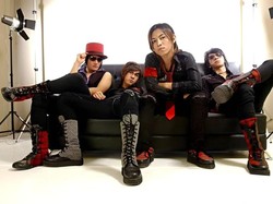 Lirik Lagu Kau Curi Lagi - J-Rocks